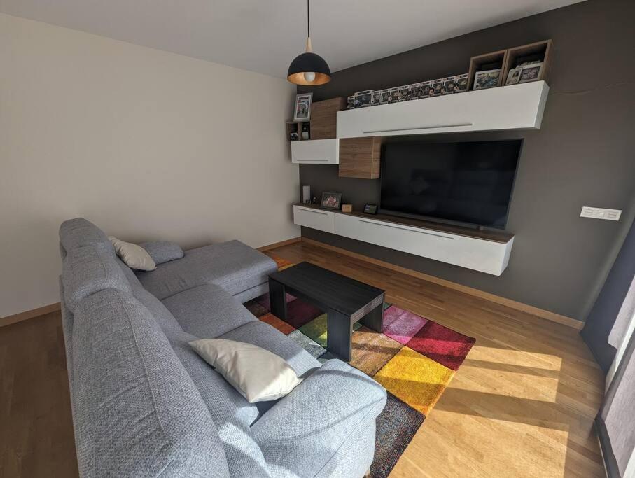 Piso Completo Y Moderno, Burgos Apartment Bagian luar foto